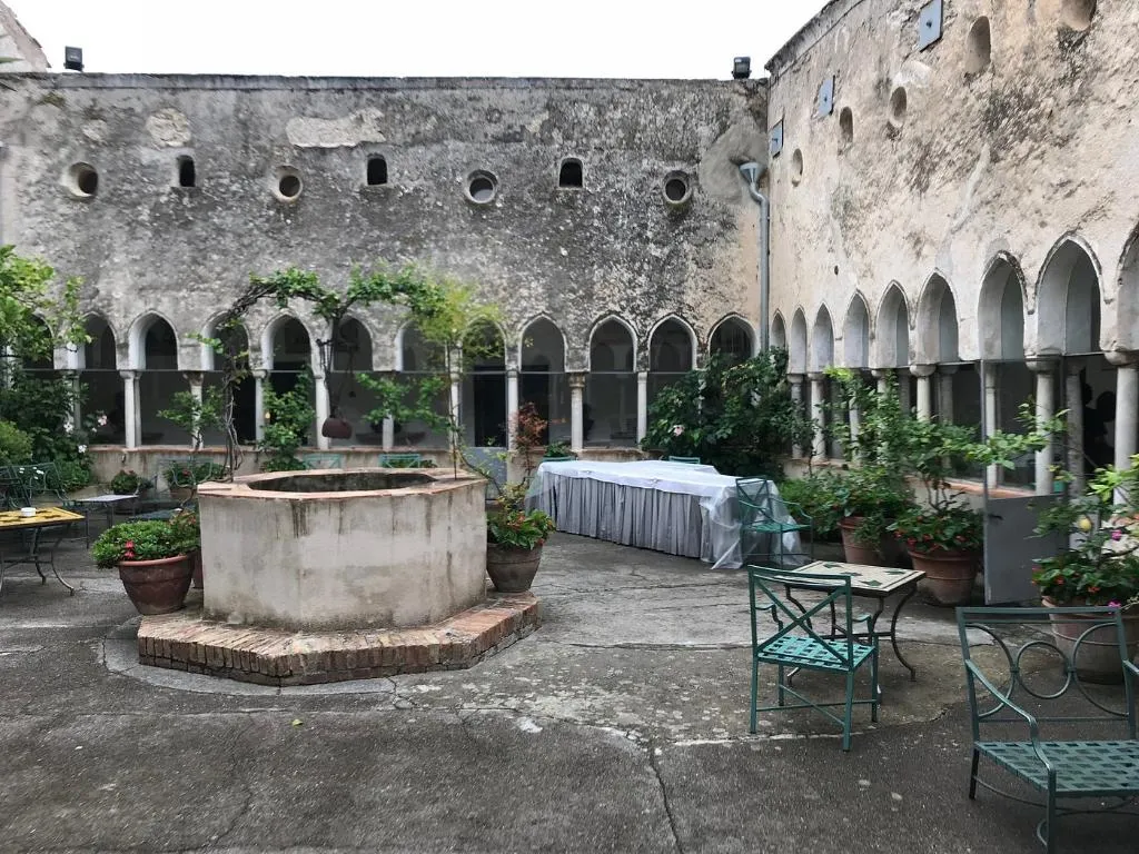 Lobby, Luna Convento, Naples