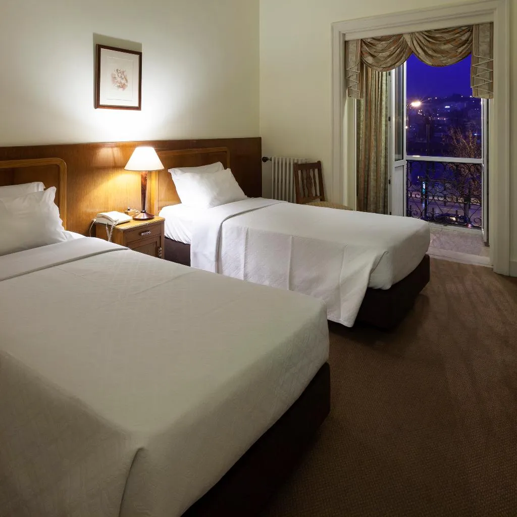 Double or Twin STANDARD Room, Astoria - Coimbra, Madeira