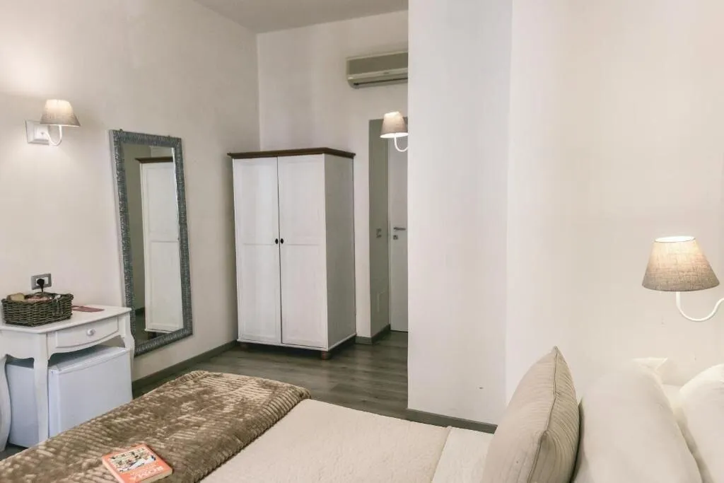 Room, Angolo Di Roma, Naples