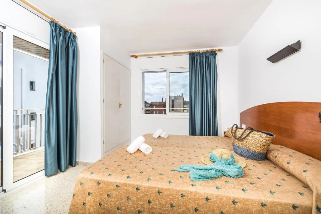 APARTMENT CAPACITY 4 ONE BEDROOM Room, Apartaments Condado, Costa Brava