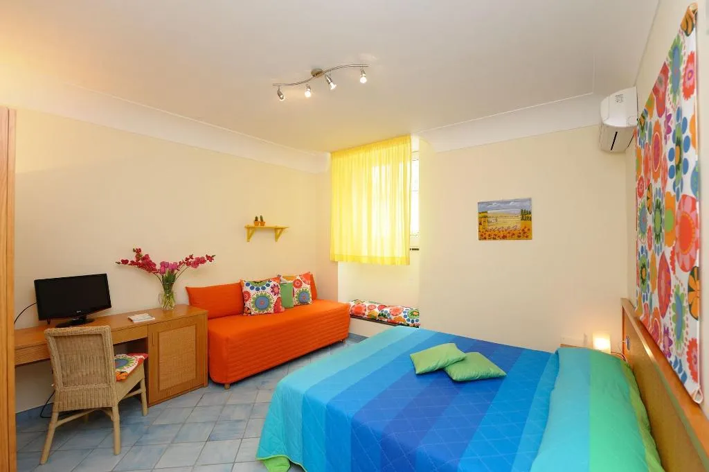 Room, Sharon House, Naples