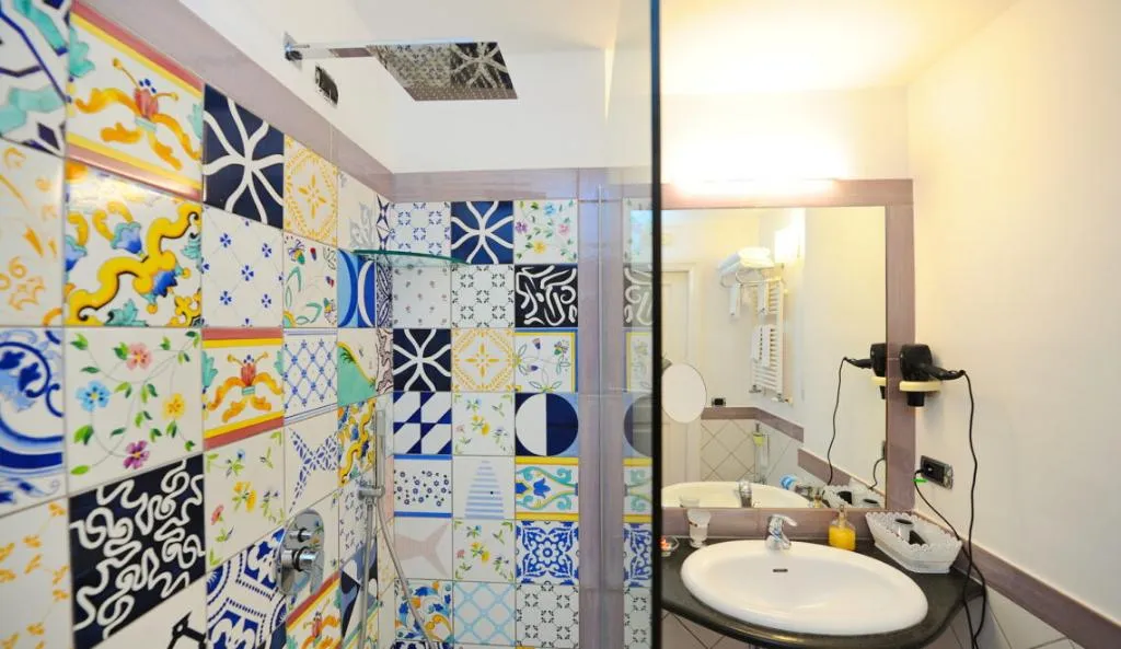 DOUBLE DELUXE SEA VIEW Room, Hotel Villa Annalara, Naples