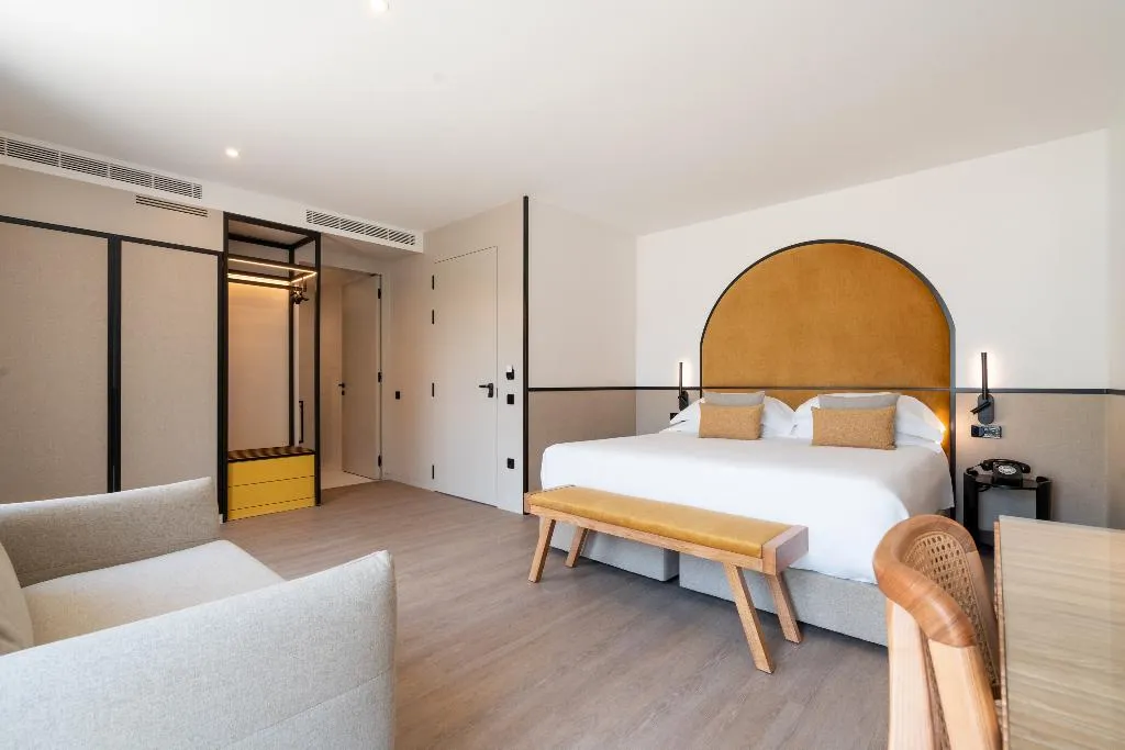 SUITE CAPACITY 1 Room, The Editory Garden Baixa Porto Hotel, Porto