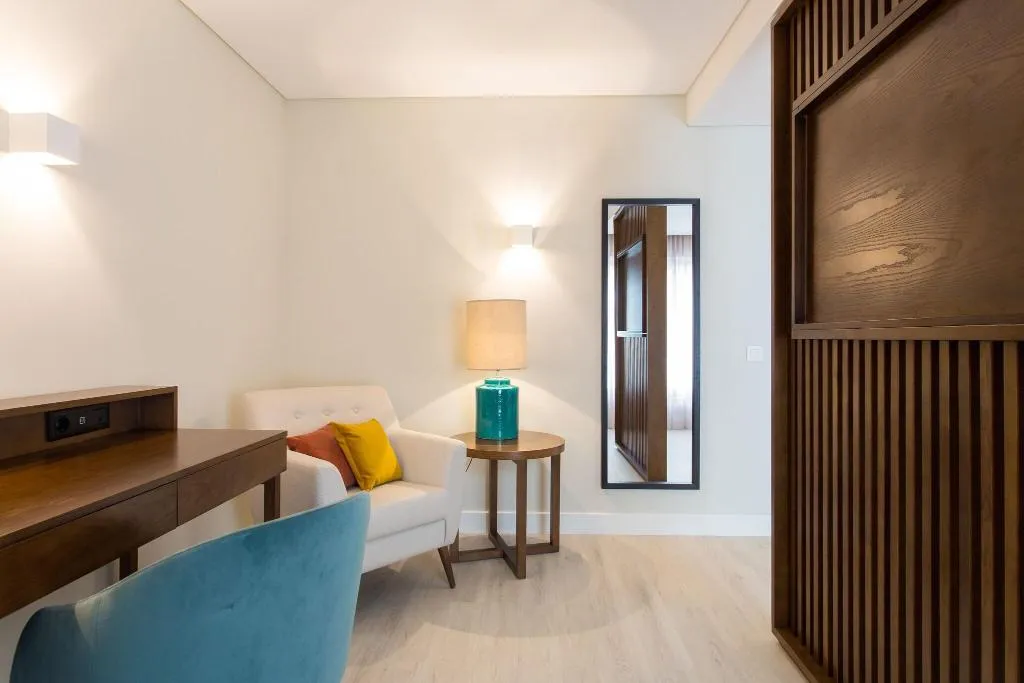 DOUBLE QUEEN SIZE BED Room, Four Points By Sheraton Sesimbra, Lisbon