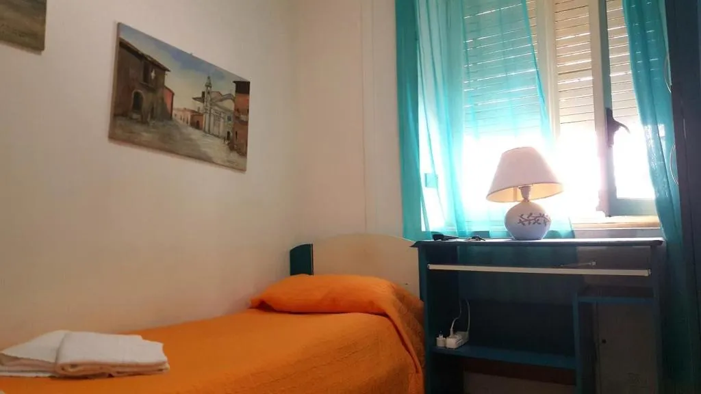 Room, B&B Piazza Ragusa, Naples