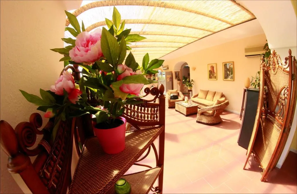 Lobby, Maremonti, Naples