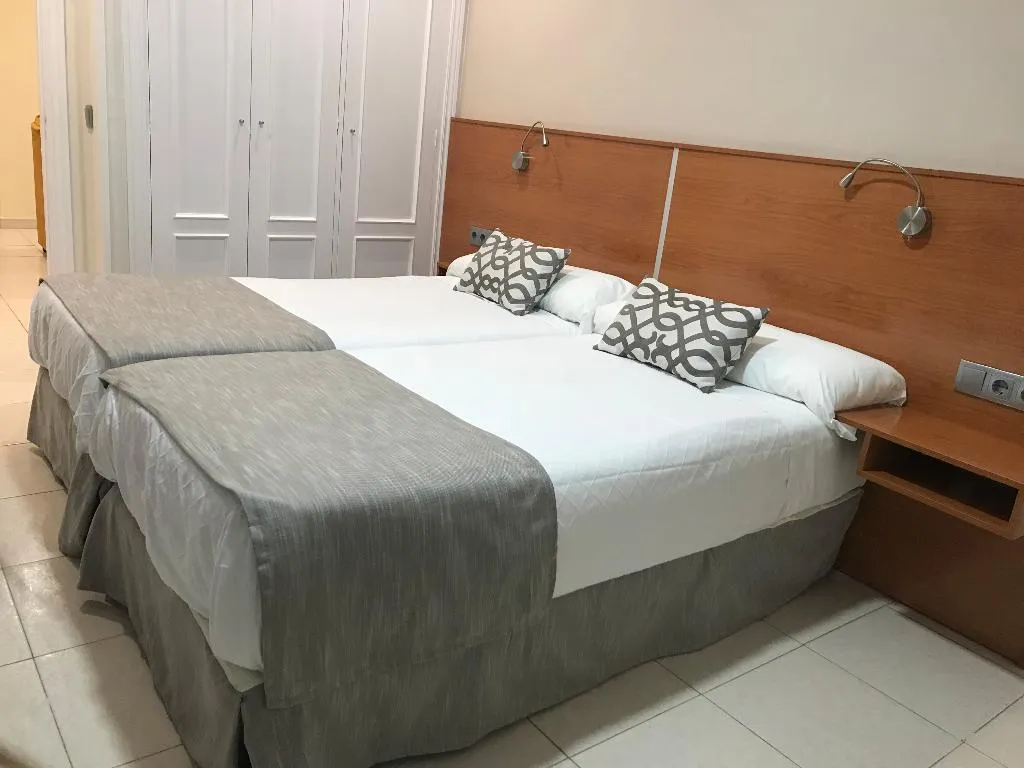 APARTMENT CAPACITY 4 Room, Alfonso VIII, Madrid