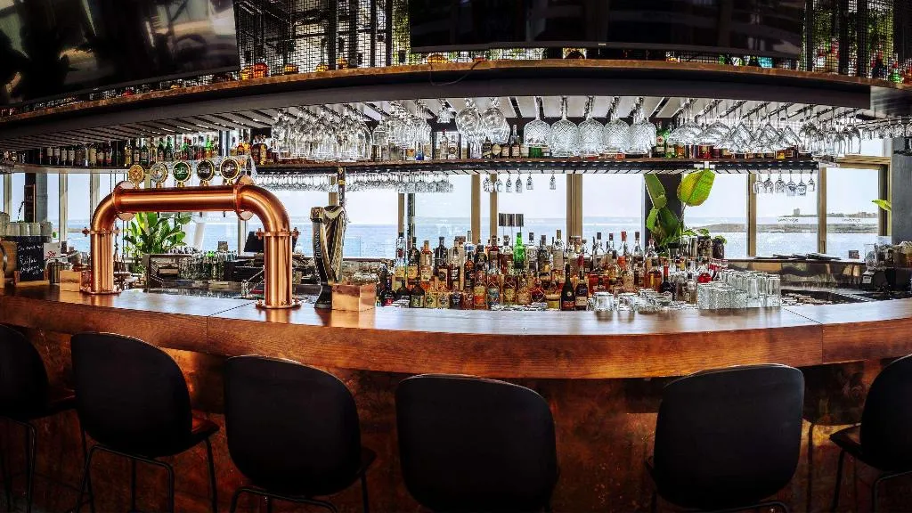 Bar, Ax Odycy, Malta