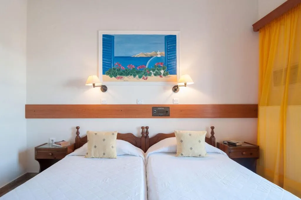 Room, Holiday Beach Resort, Santorini