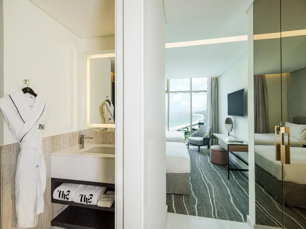 TWIN DELUXE SEA VIEW Room, Th8 Palm Dubai Beach Resort Vignette Collection, Dubai
