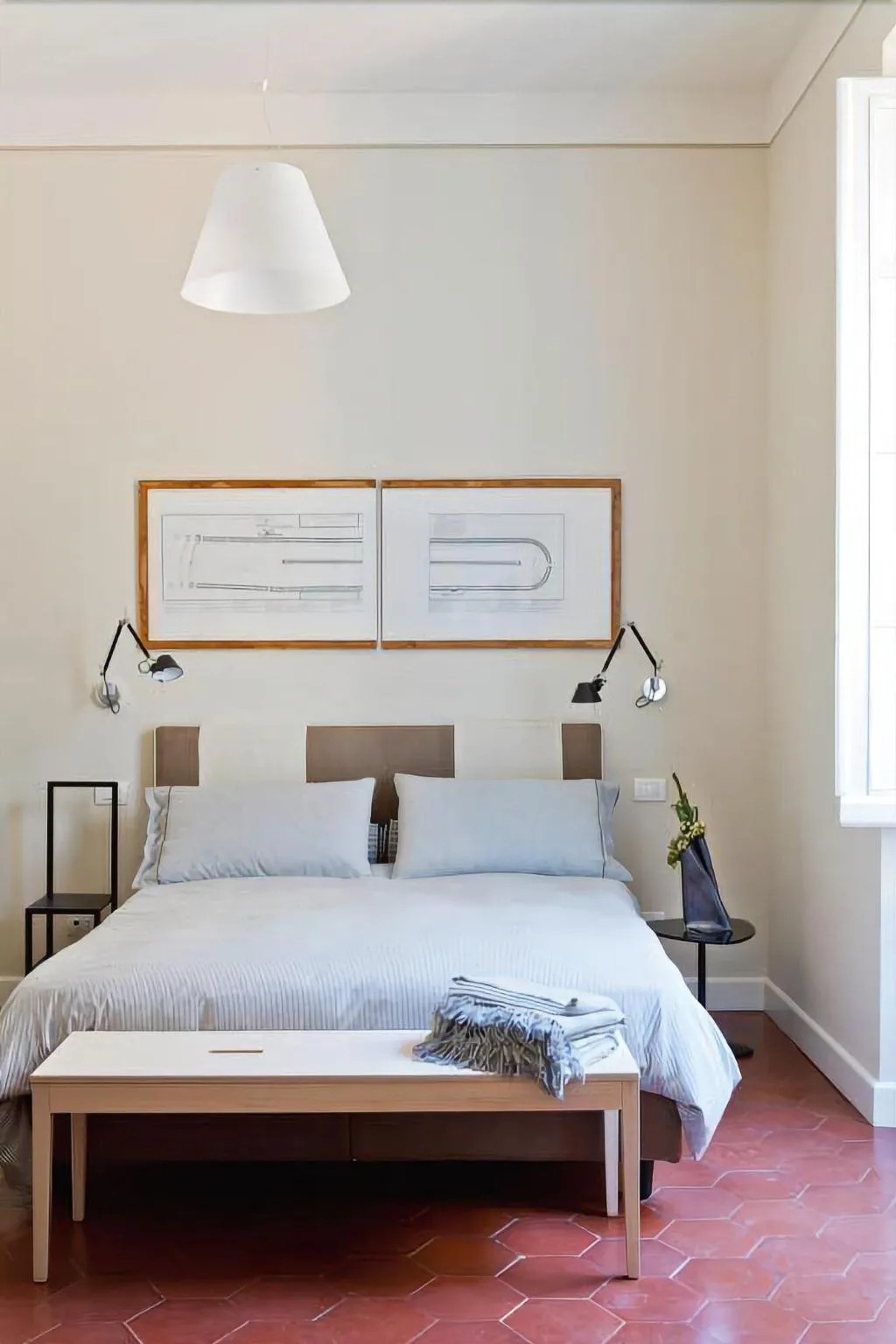 Room, Mynavona, Rome