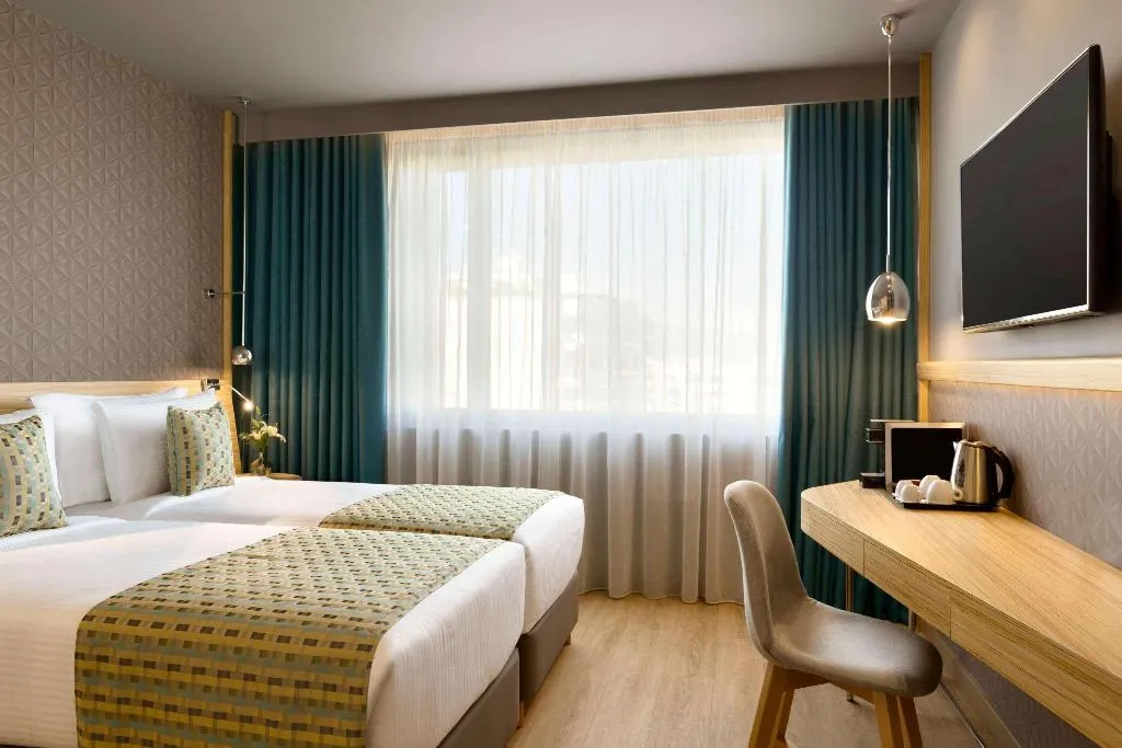 TWIN CITY VIEW Room, Wyndham Grand Athens, Athens