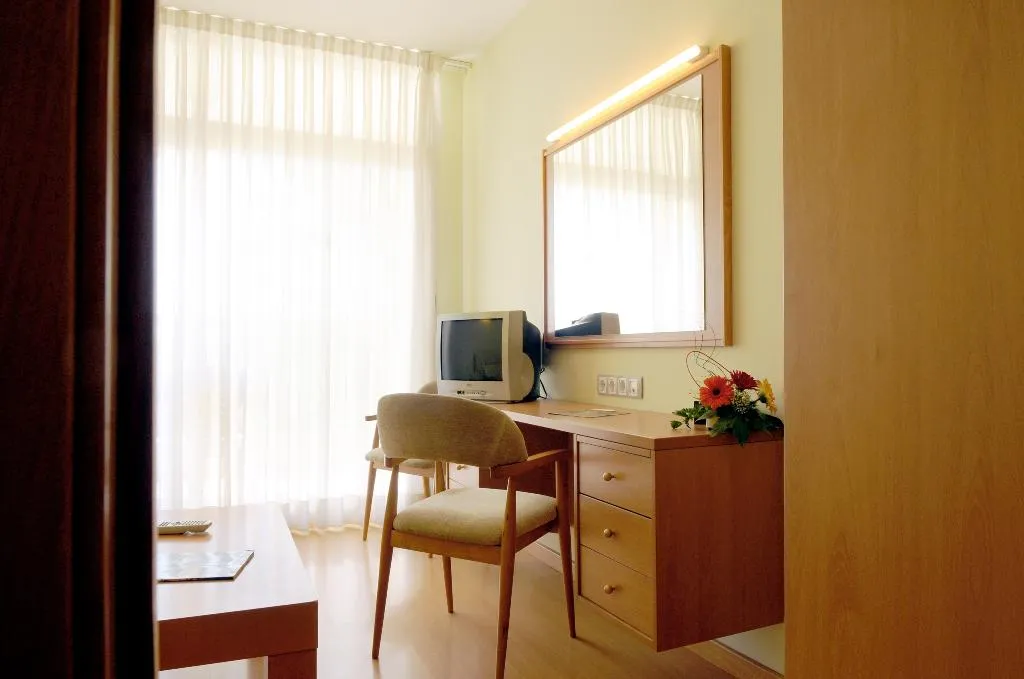 FAMILY ROOM CAPACITY 3 Room, Evenia Olympic Suites, Costa Brava