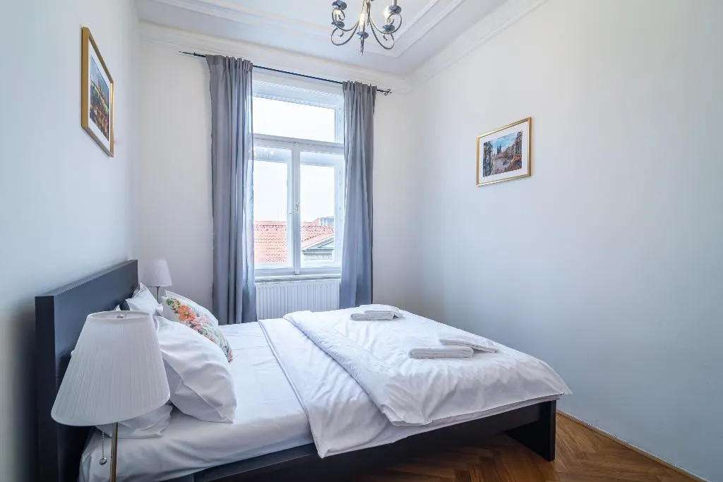 APARTMENT WITH BALCONY WITH VIEWS Room, Royal Road Residence, Prague