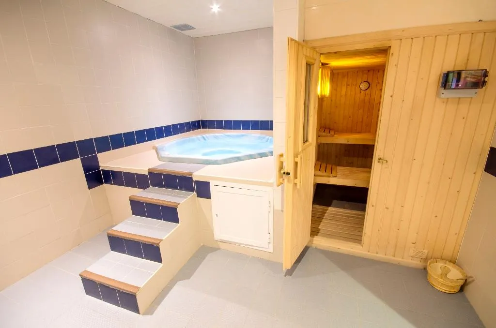 Sports and Entertainment, AzuLine Hotel Bergantin, Ibiza