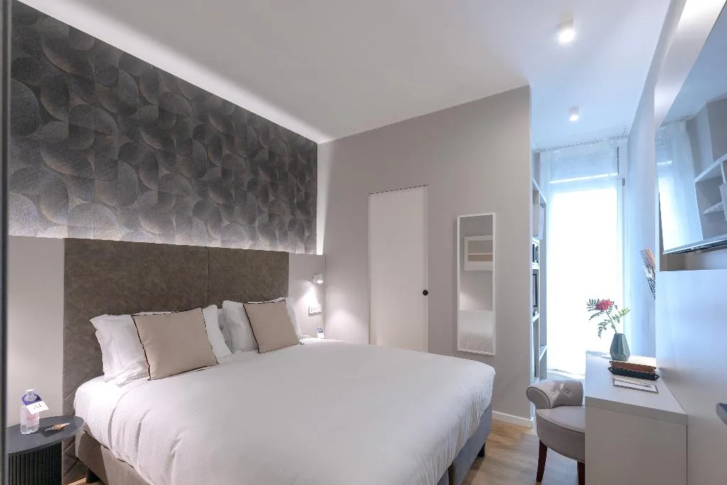 Double or Twin SUPERIOR WITH BALCONY Room, Ah - Duomo Signature, Milan