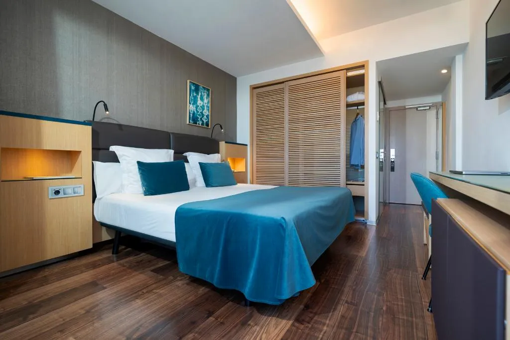 DOUBLE SINGLE USE DELUXE SEA VIEW Room, Ocean Drive Ibiza, Ibiza