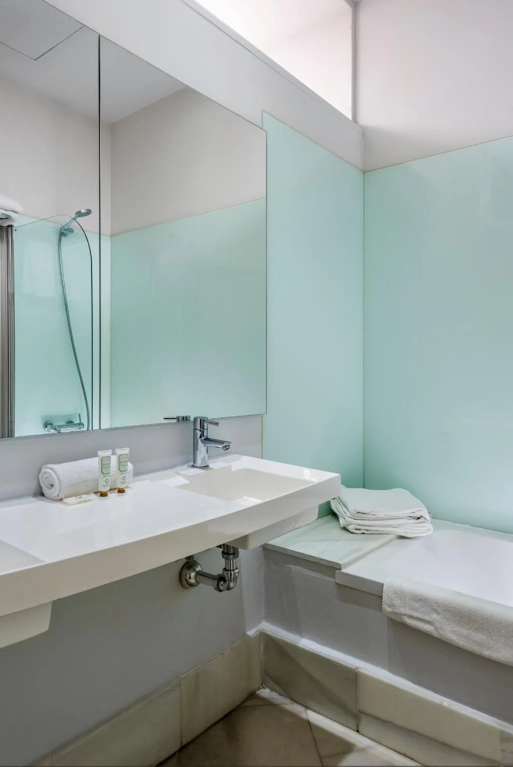 APARTMENT SUPERIOR CAPACITY 3 Room, Suites Sevilla Plaza, Seville