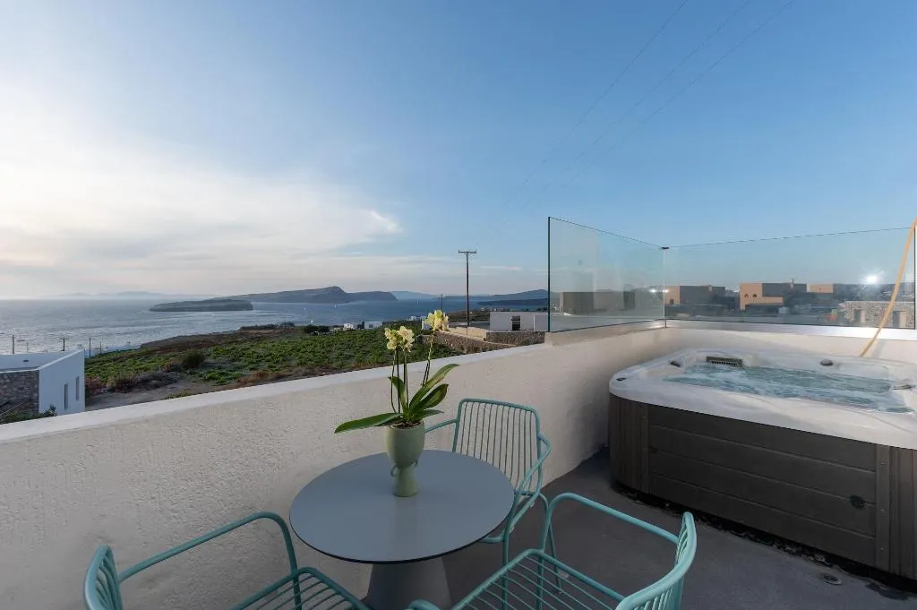 Room, Symmetry Suites, Santorini