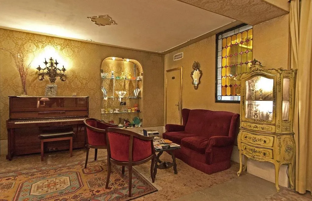 Lobby, Bel Sito e Berlino, Venice