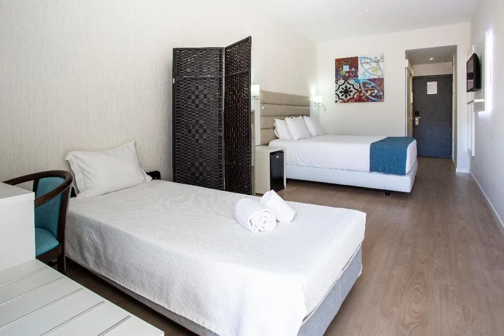 TRIPLE CLASSIC Room, Carvi Beach Hotel, Algarve