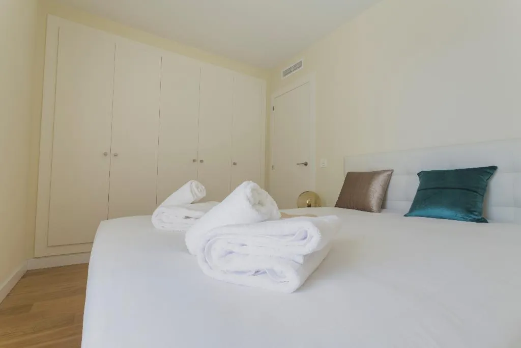 APARTMENT CAPACITY 8 THREE BEDROOMS Room, HQ Rooms San Vicente, Valencia