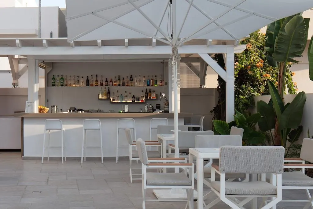 Bar, Aristea, Crete