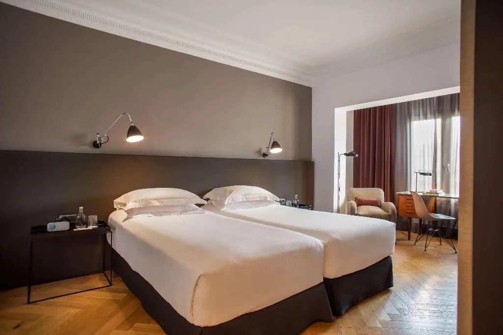 TWIN STANDARD Room, Alexandra Barcelona, Curio Collection by Hilton, Barcelona