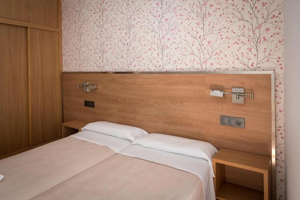 TWIN INNER Room, San Antonio, Madrid