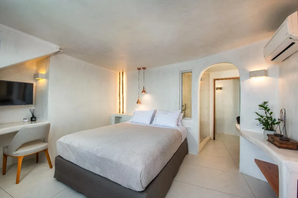 JUNIOR SUITE STANDARD Room, Athina Luxury Suites, Santorini
