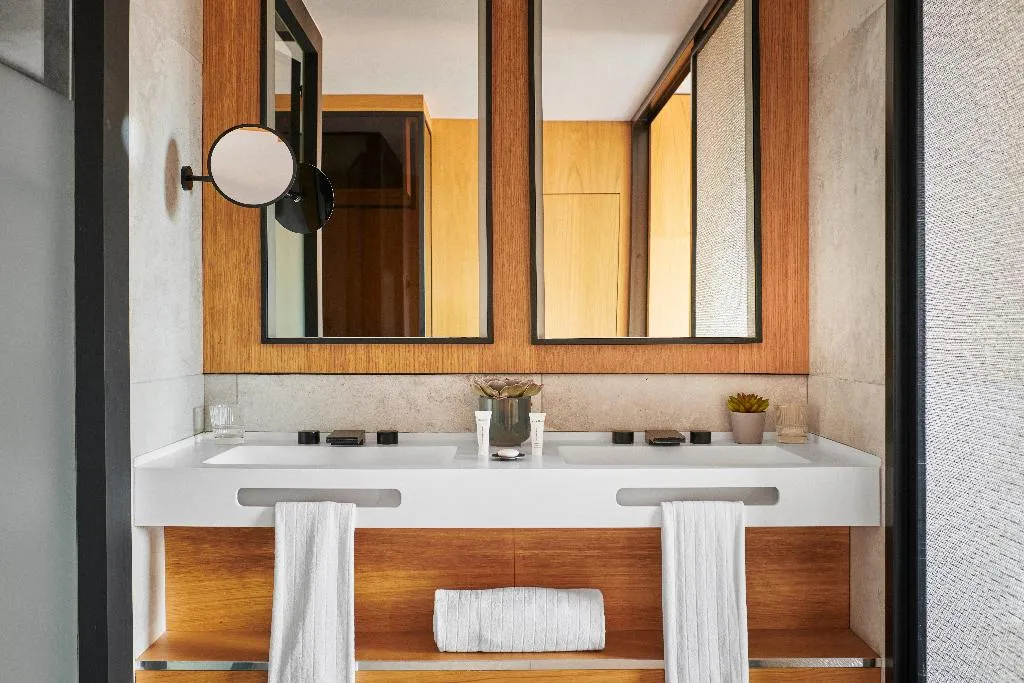 Double or Twin STANDARD Room, Grand Hyatt Barcelona, Barcelona