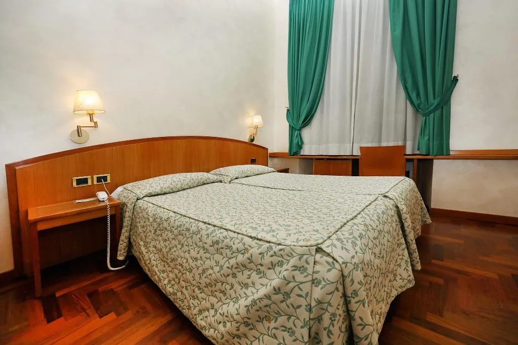 Double or Twin STANDARD Room, Corot, Rome