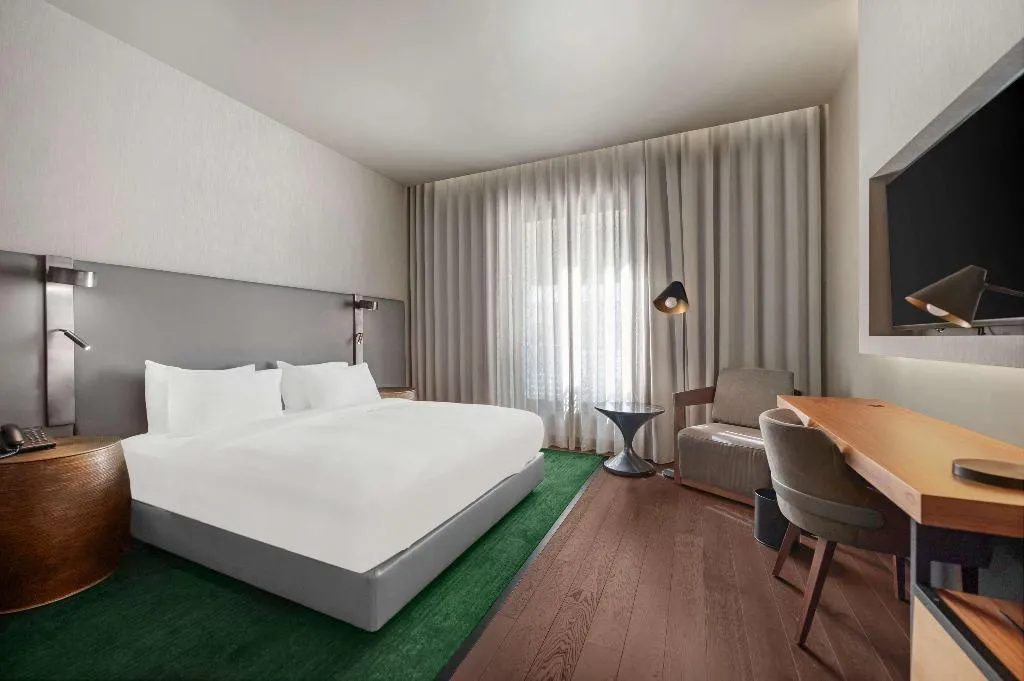DOUBLE EXECUTIVE KING BED Room, Hilton Porto Gaia, Porto