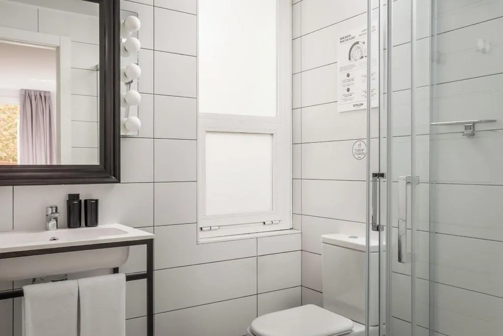 TRIPLE STANDARD Room, House by pillow, Barcelona