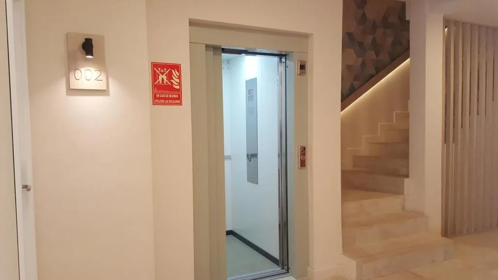 Lobby, Victori, Menorca