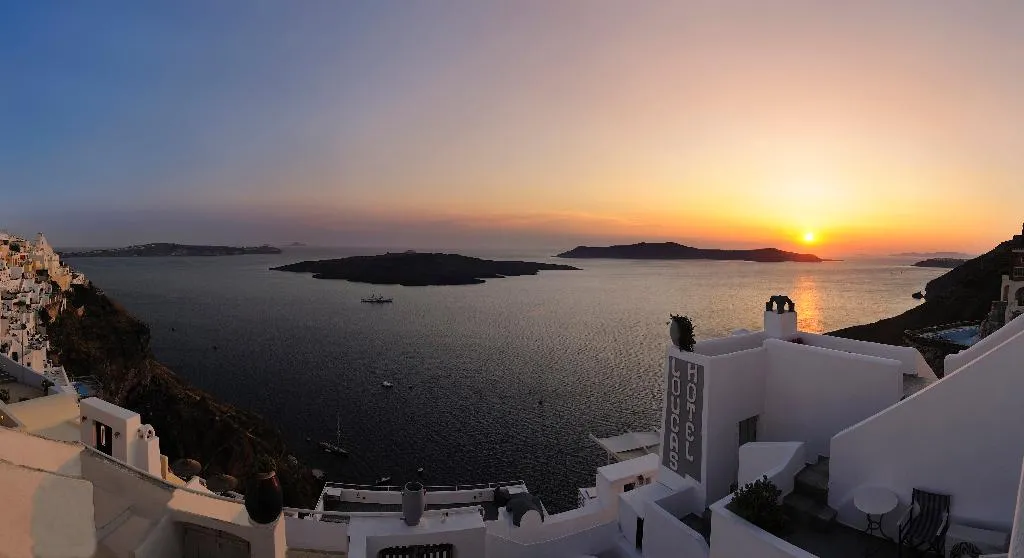 General view, Loucas On The Cliff, Santorini