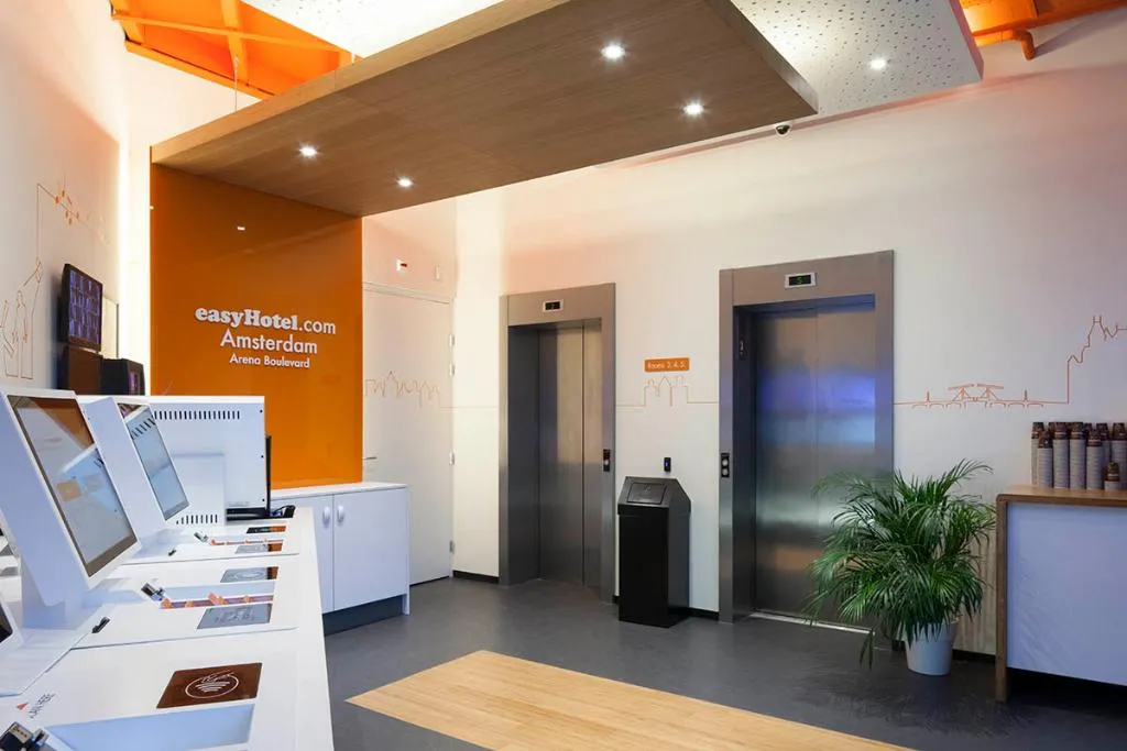 Lobby, easyHotel Amsterdam Arena Boulevard, Amsterdam