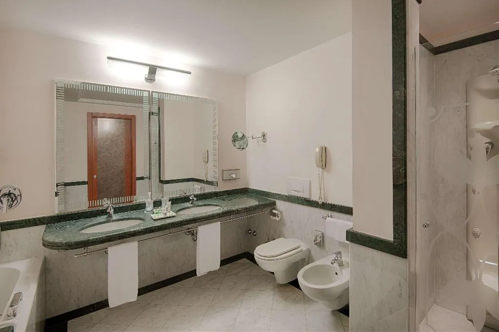 JUNIOR SUITE WITH VIEWS Room, NH Lecco Pontevecchio, Milan