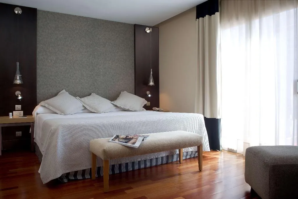 Room, NH Barcelona Stadium, Barcelona