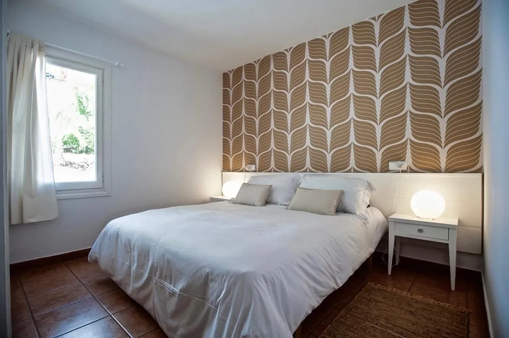 Room, Desmais, Menorca