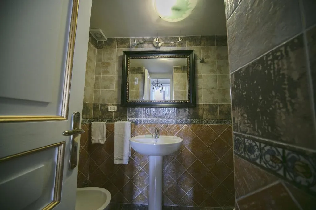 Room, Area Angioina Suites, Naples