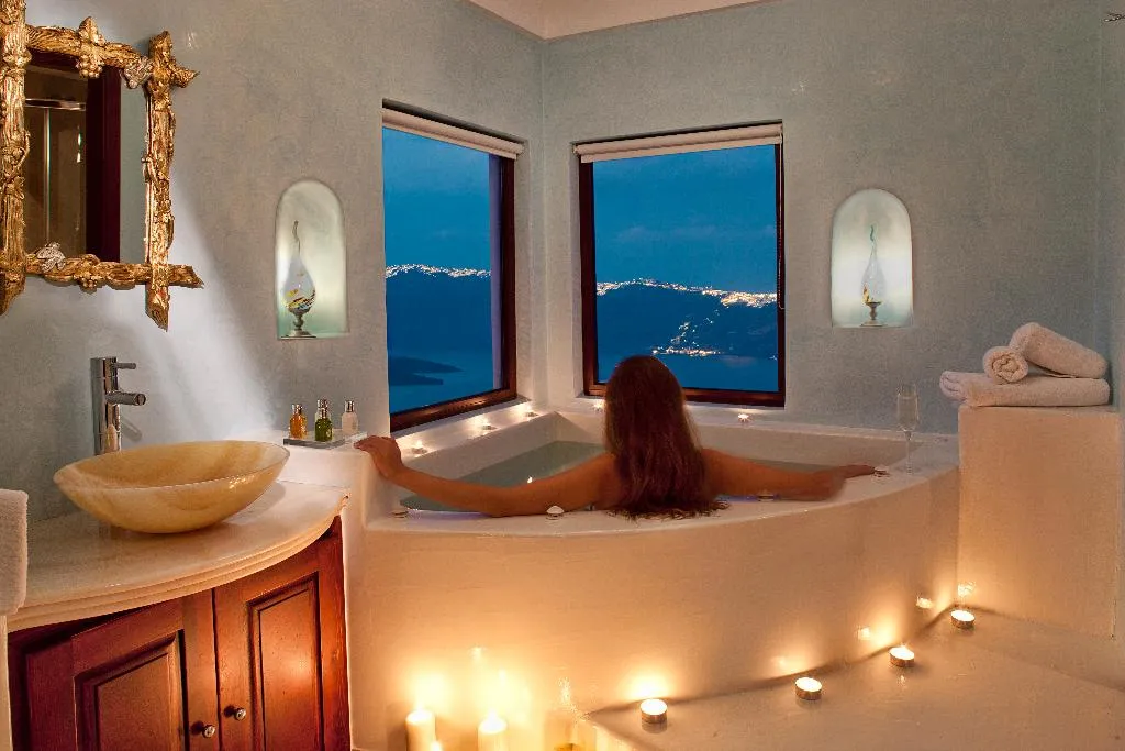 SUITE WITH JACUZZI Room, Maison des Lys, Santorini