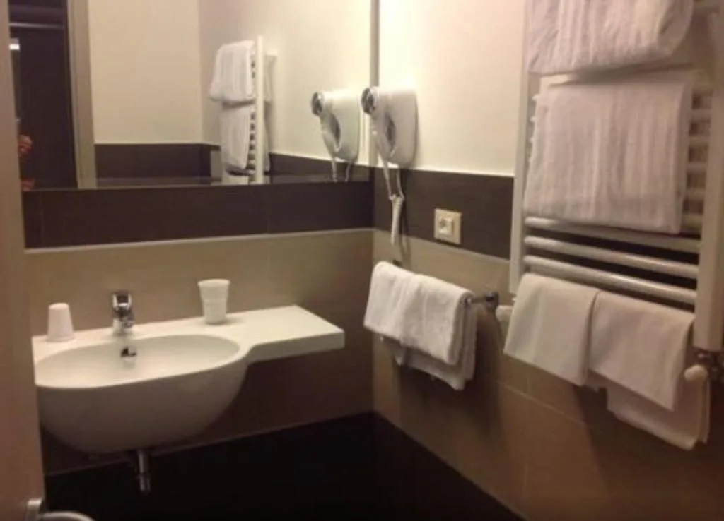 TWIN STANDARD Room, California, Rome