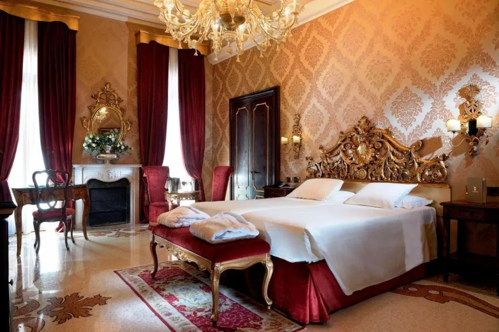 JUNIOR SUITE CAPACITY 3 Room, Ai Reali Hotel, Venice
