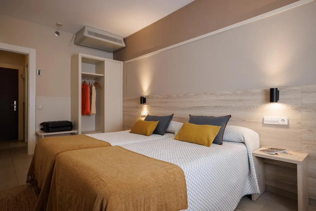 DOUBLE SINGLE USE STANDARD Room, Bonanova Park, Barcelona