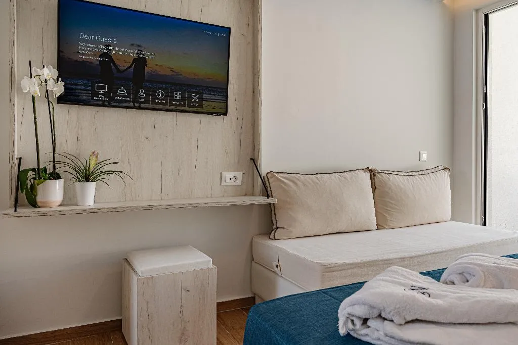 JUNIOR SUITE POOL VIEW TWO DOUBLE BEDS Room, Magique Bleu Suites, Zante