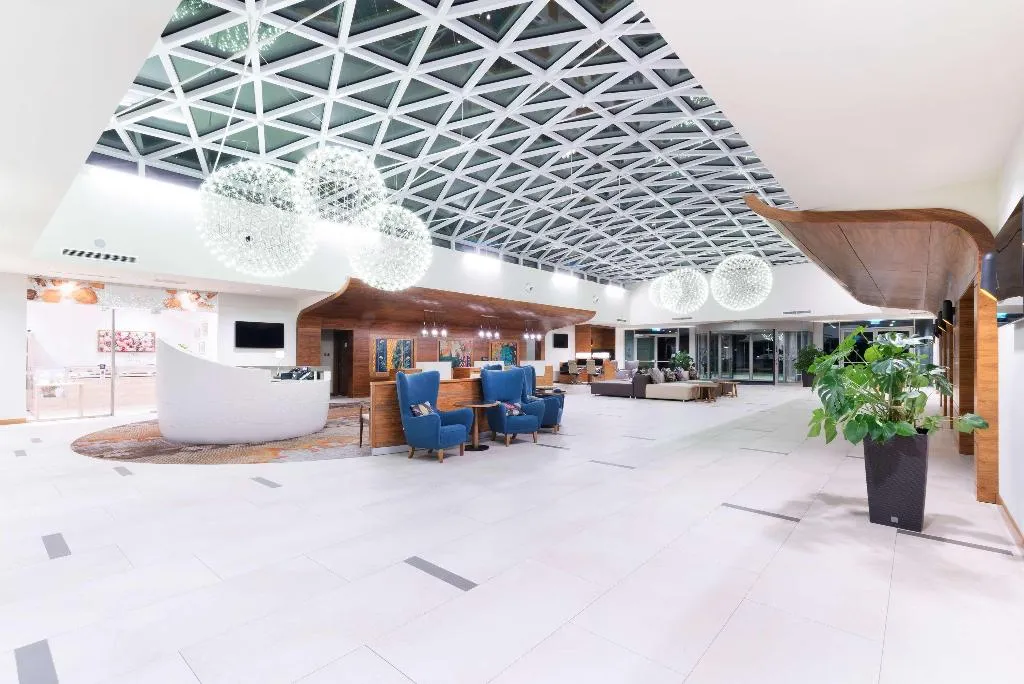 Lobby, DoubleTree by Hilton Krakow Hotel & Convention Cen, Krakow
