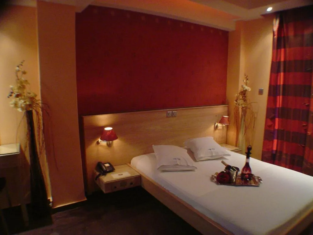 Room, Niki, Athens