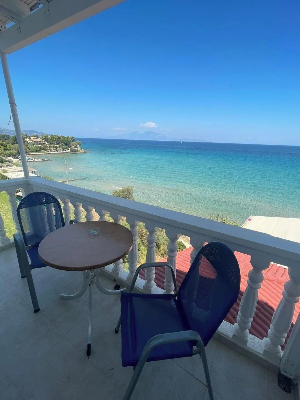 Room, Clear Horizon, Zante