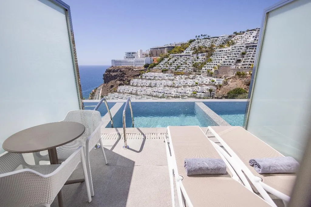 Double or Twin SUPERIOR WITH PRIVATE POOL Room, Servatur Puerto Azul, Gran Canaria